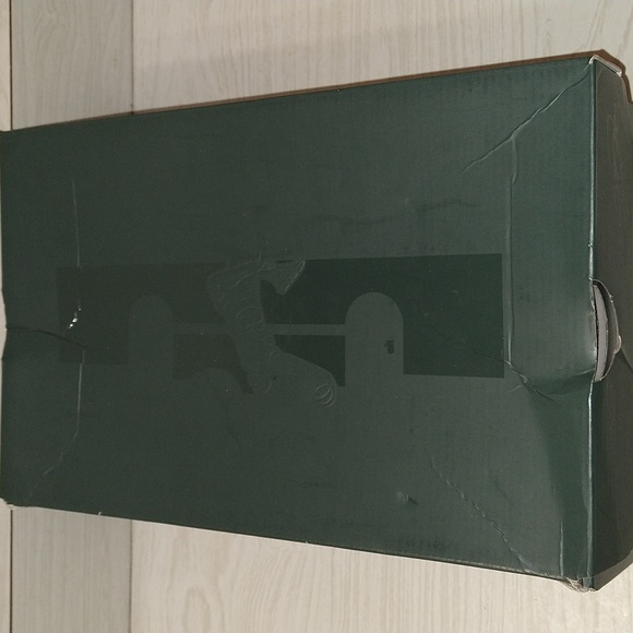 Lebron James XVI 16 King Maroon Sneakers - Picture 10 of 10